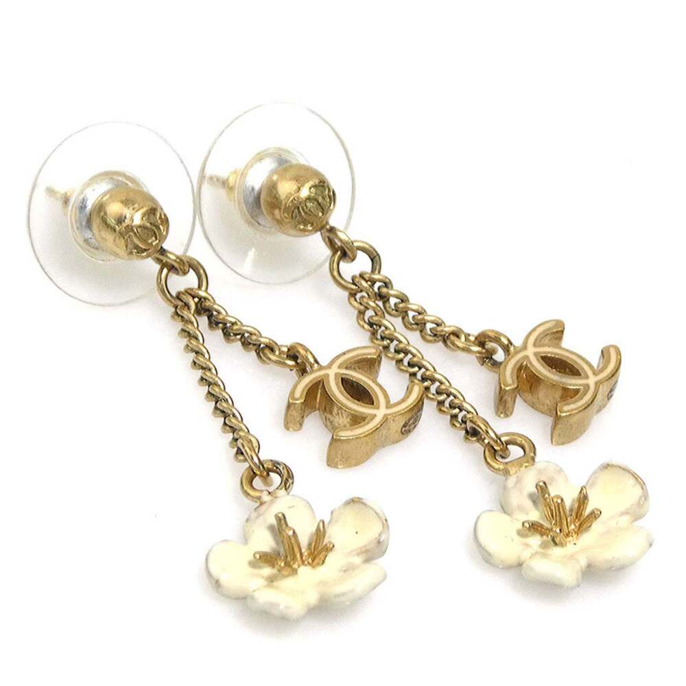 CHANEL Authentic White Earrings - Picture 2 of 5